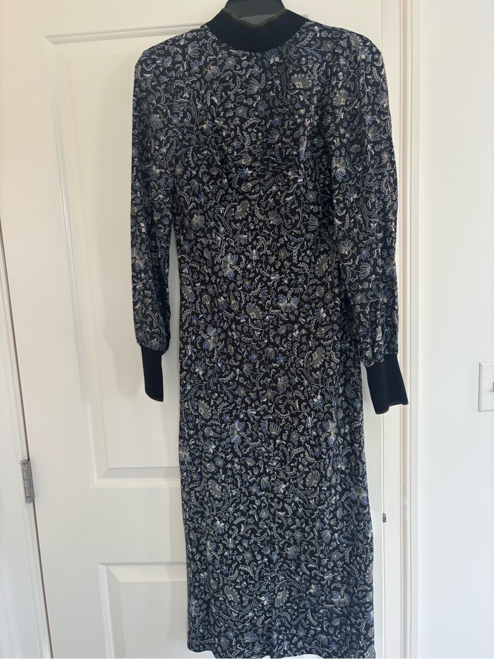Women's Black Floral Long-Sleeve Midi Dress